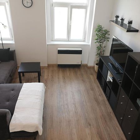 Fine Apartment In Centrum Of Slany With Aircondition Bagian luar foto