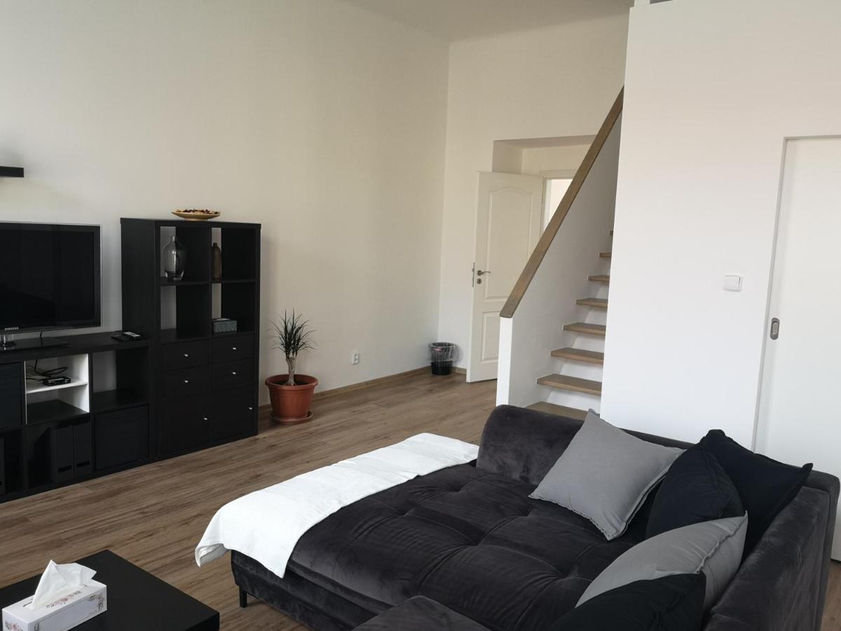 Fine Apartment In Centrum Of Slany With Aircondition Bagian luar foto