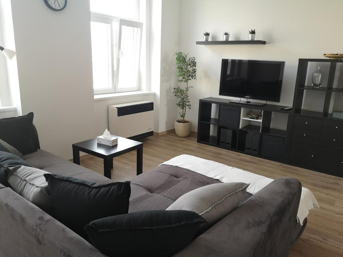 Fine Apartment In Centrum Of Slany With Aircondition Bagian luar foto