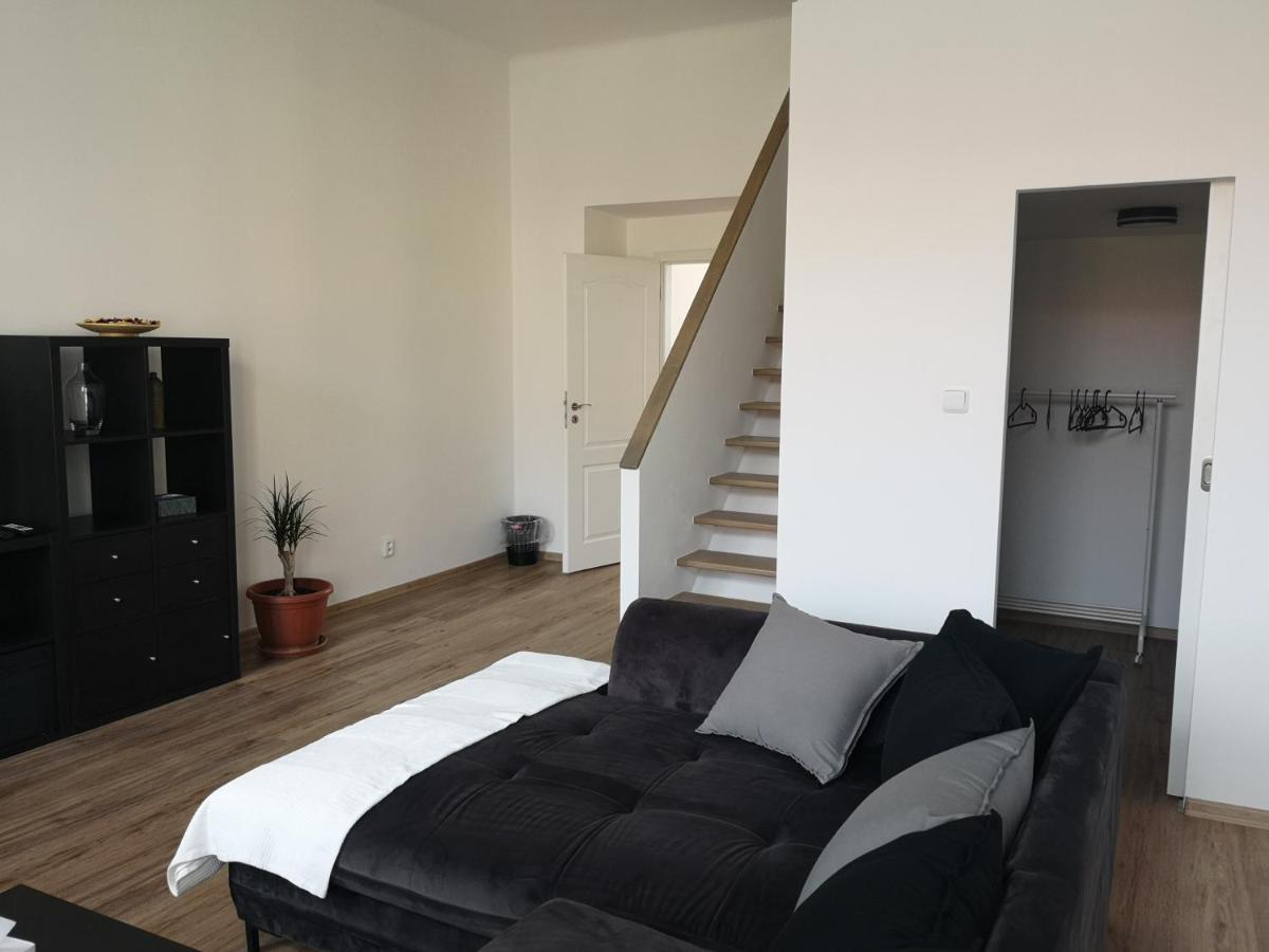 Fine Apartment In Centrum Of Slany With Aircondition Bagian luar foto