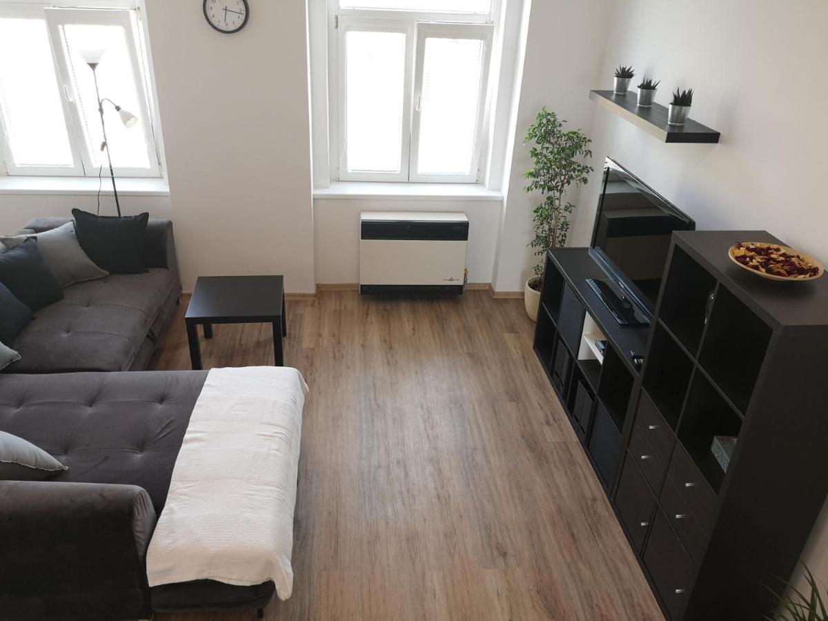 Fine Apartment In Centrum Of Slany With Aircondition Bagian luar foto