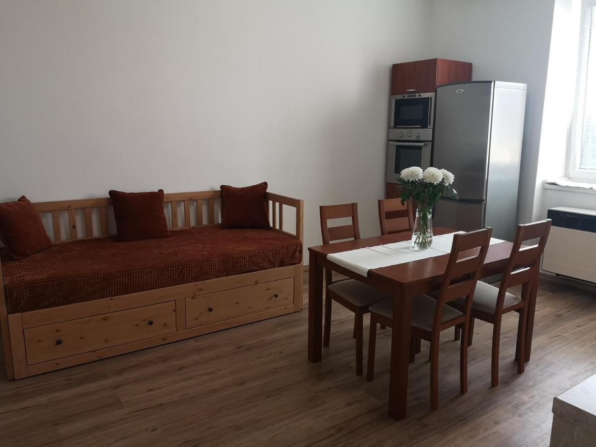 Fine Apartment In Centrum Of Slany With Aircondition Bagian luar foto