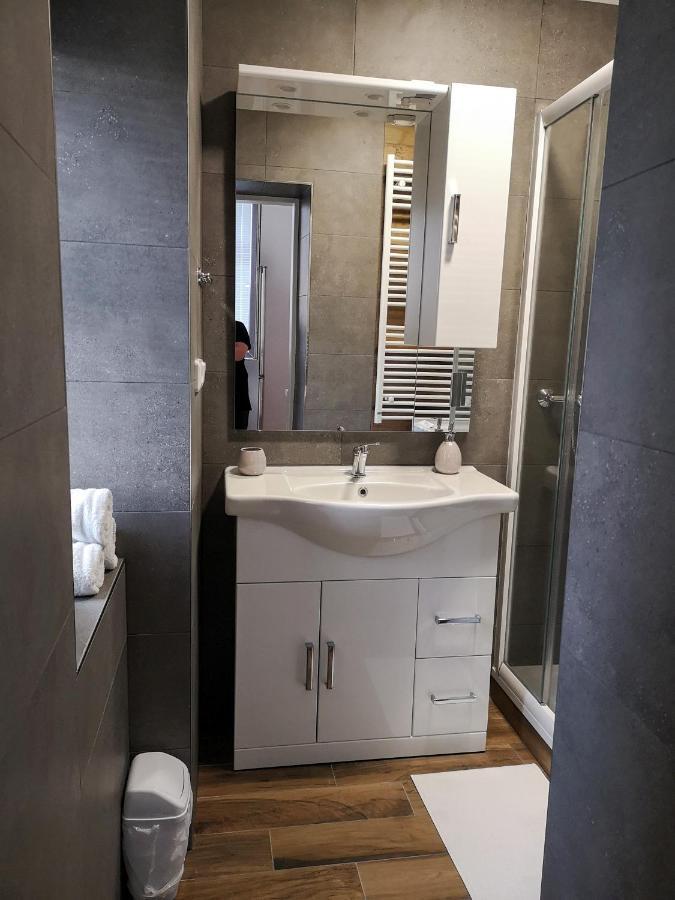 Fine Apartment In Centrum Of Slany With Aircondition Bagian luar foto