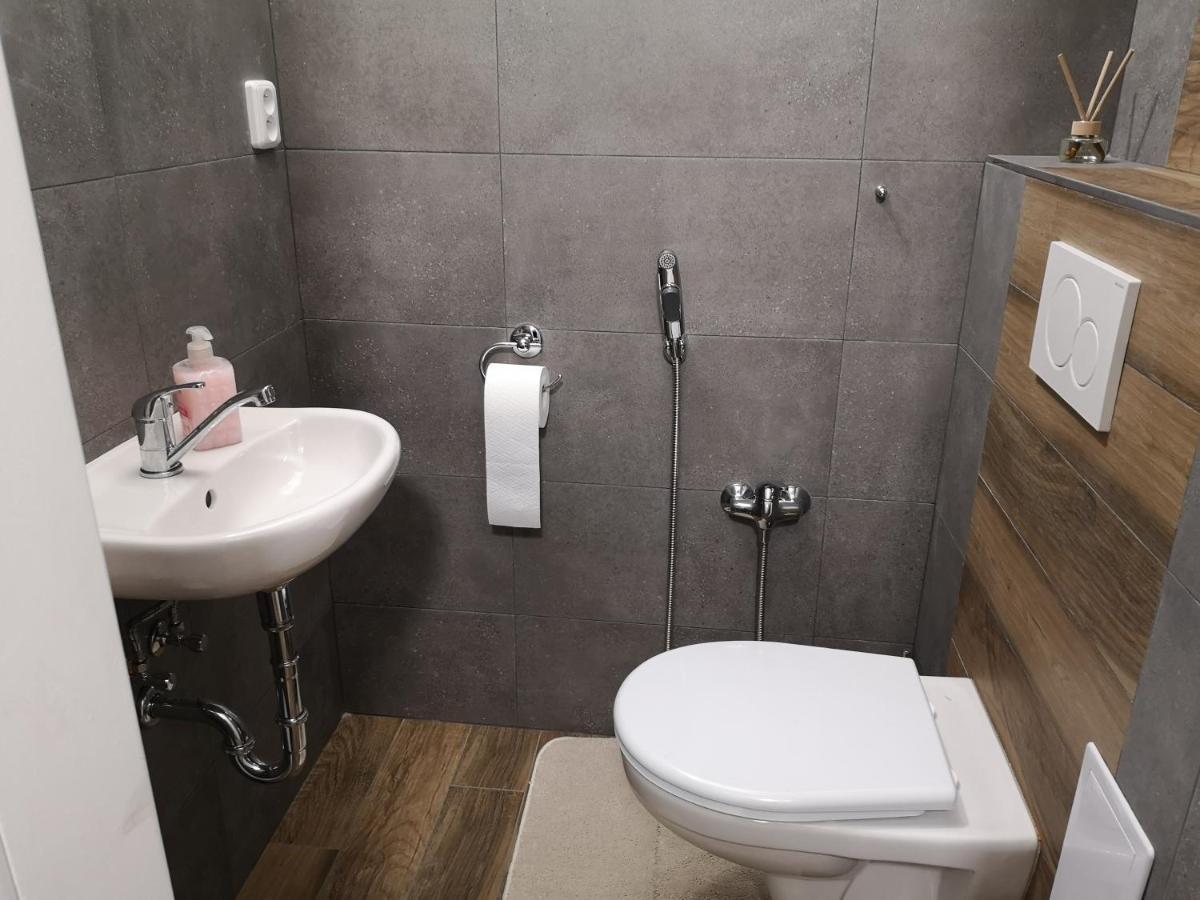 Fine Apartment In Centrum Of Slany With Aircondition Bagian luar foto